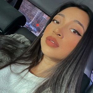 Meet your Posher, Yaneth